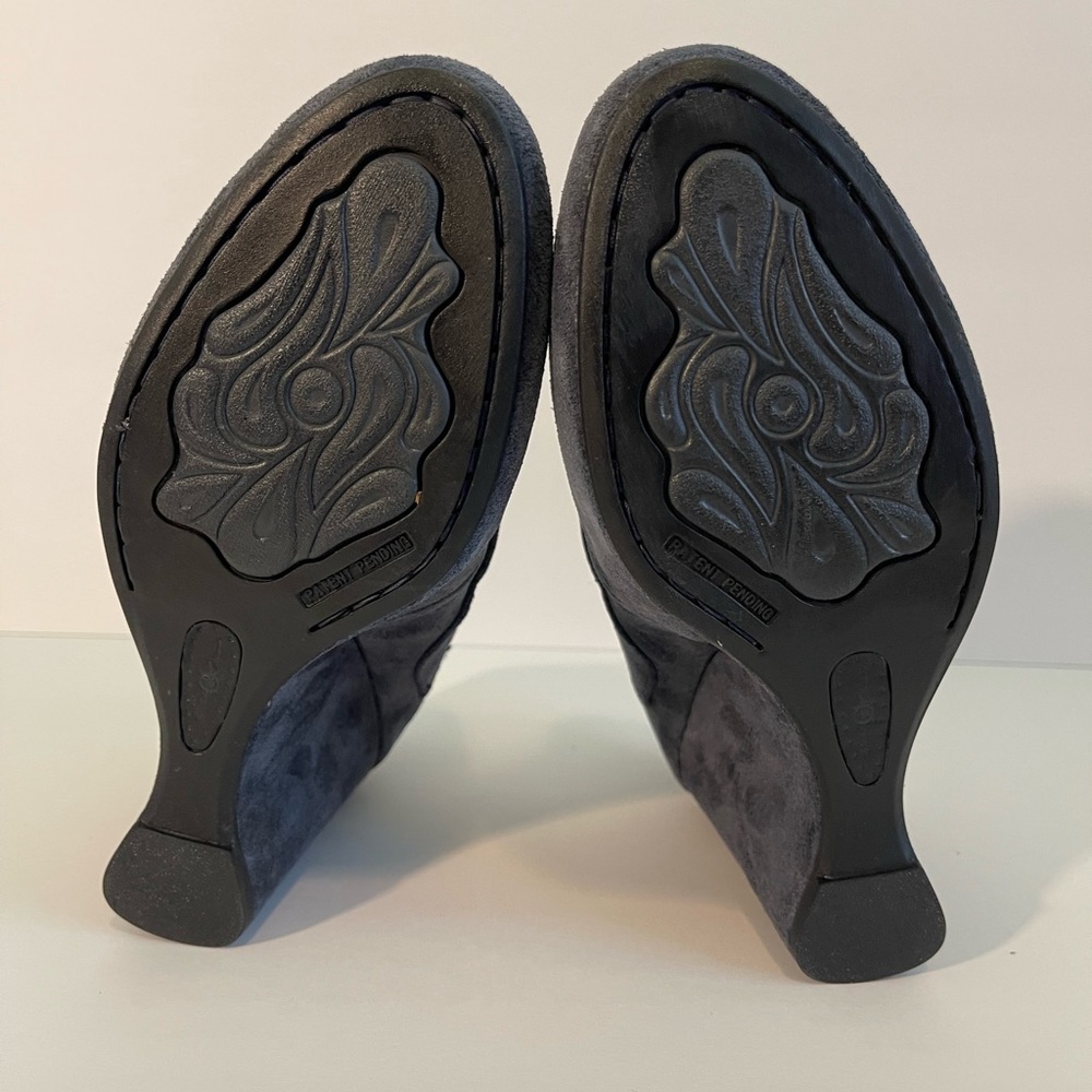 Sundance Suede Pumps - Picture 3 of 5